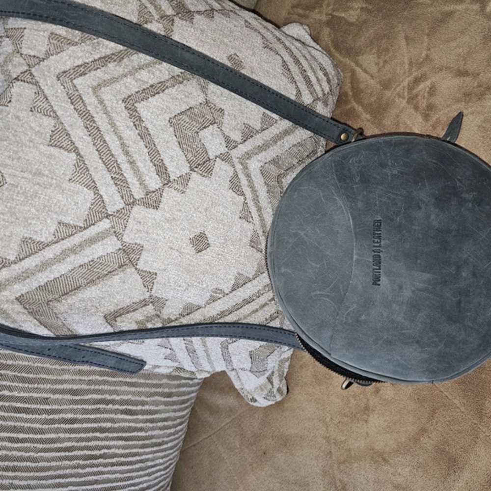 Portland Leather Round Gray Bag